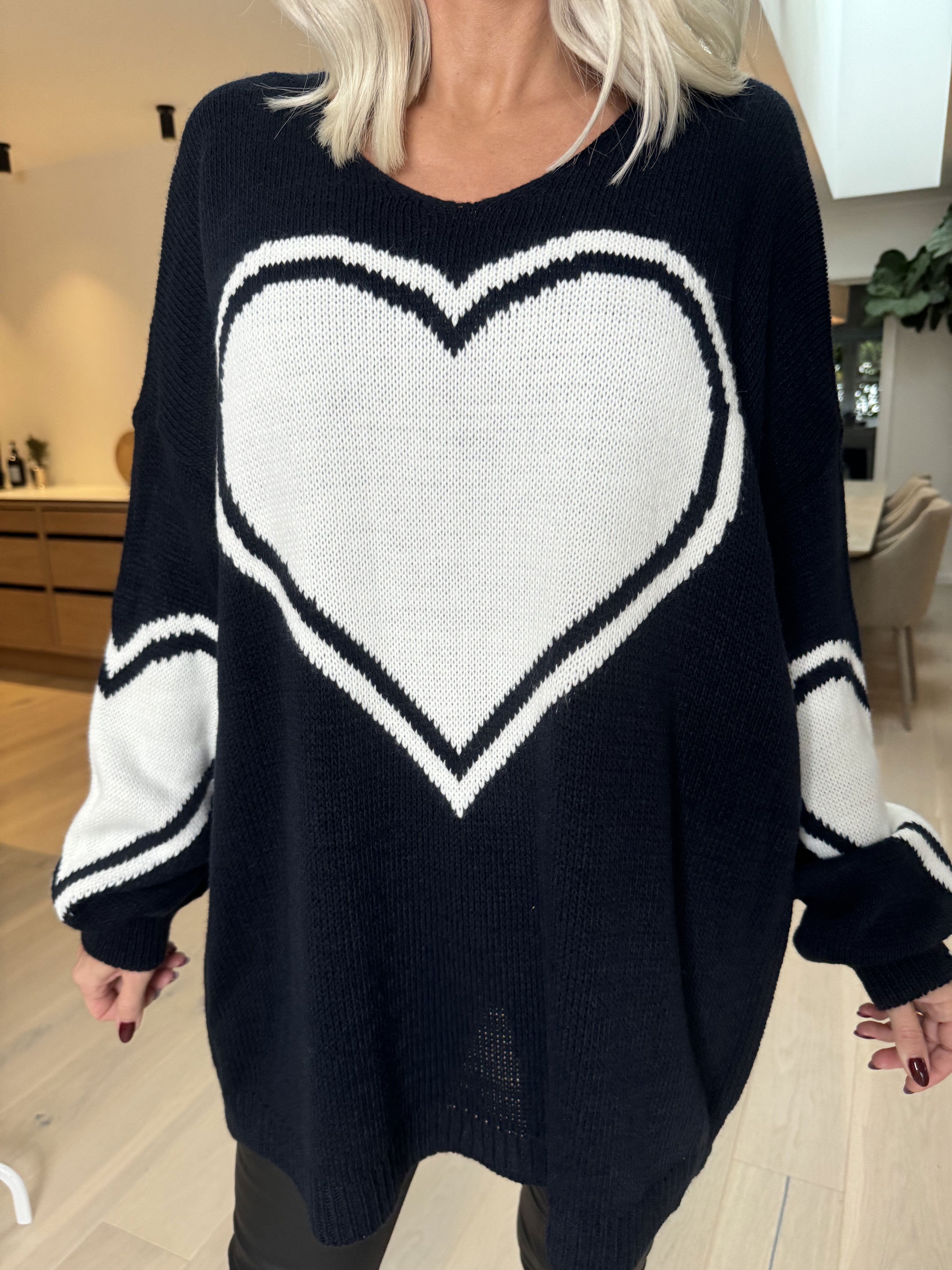 Lorena - Strikbluse med stort hjerte